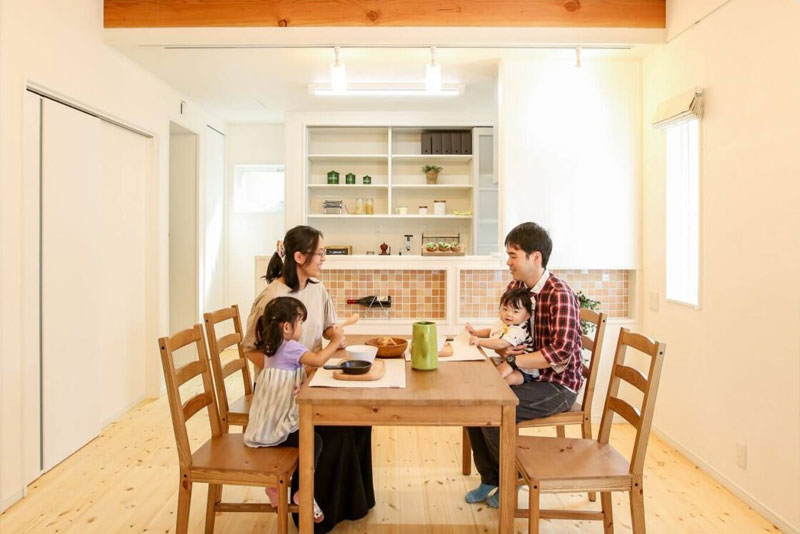 土岐市の高断熱住宅に住む家族